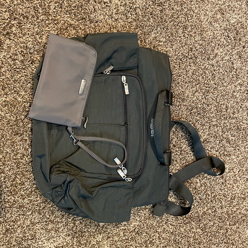 Baggallini Black and Gray Travel Bag